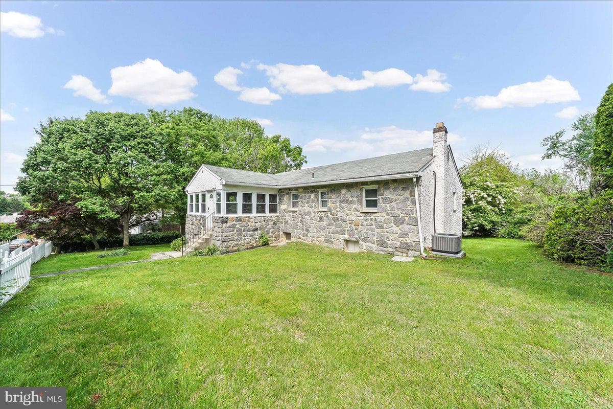 1359 Peach Street photo 39
