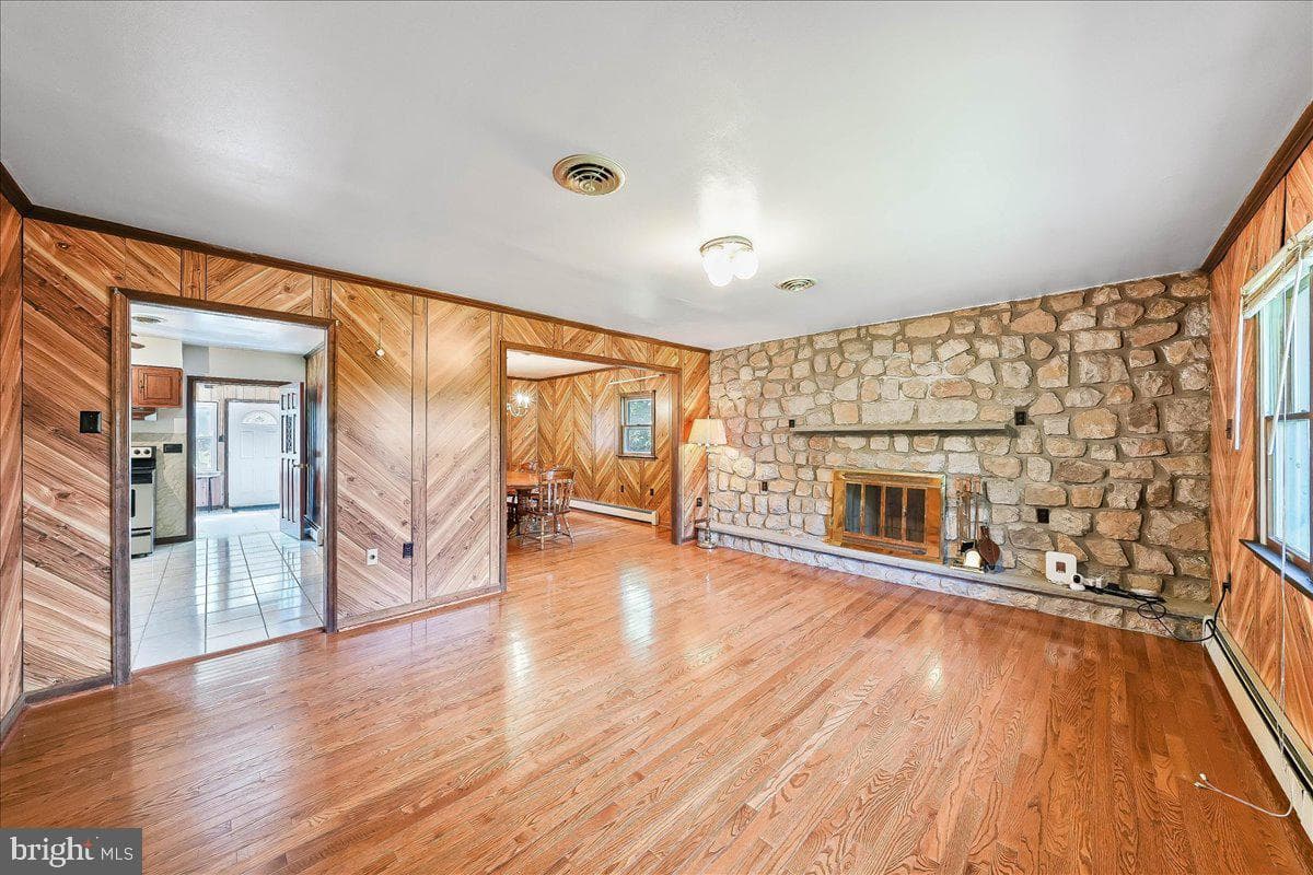 1359 Peach Street photo 7