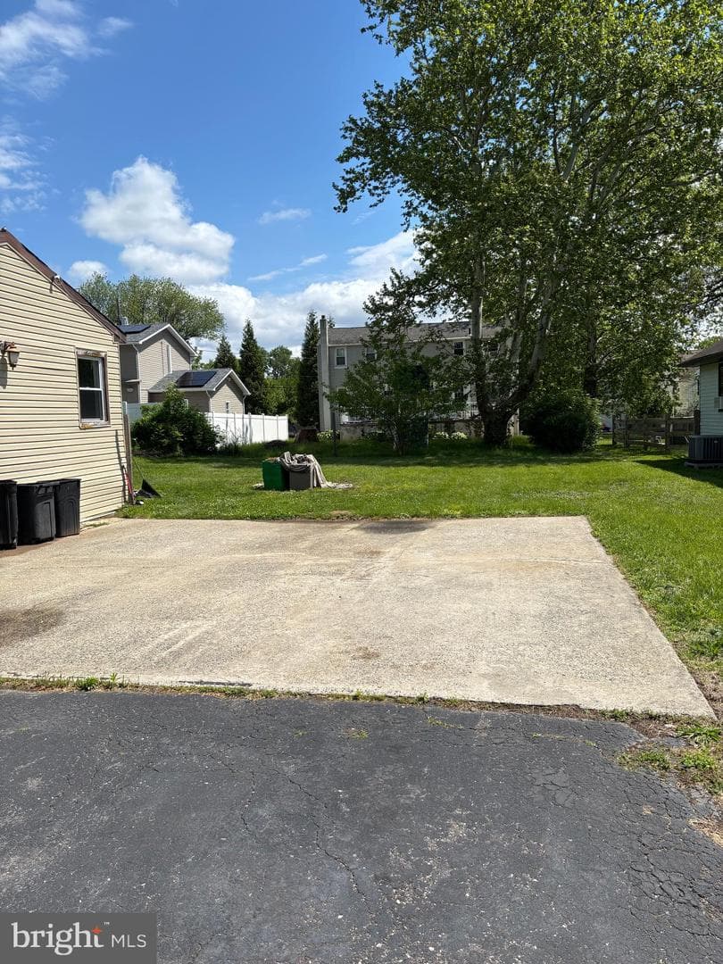 2377 Booker Ave photo 2