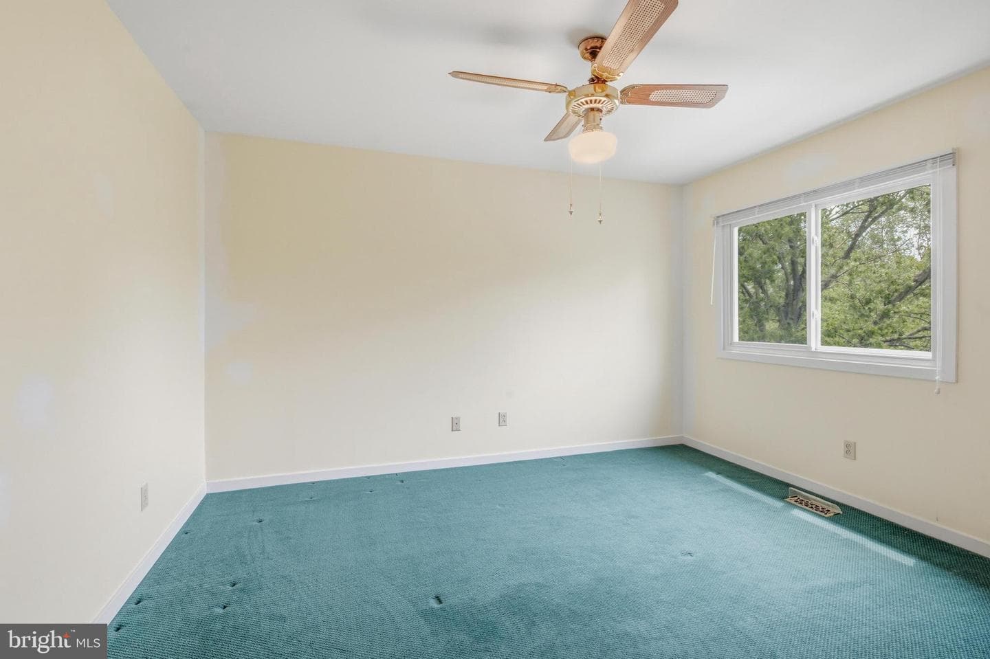 306 S Point Drive #306 photo 23