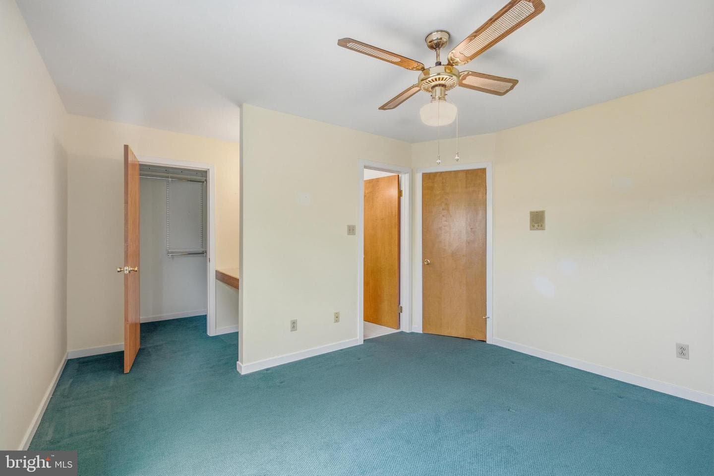 306 S Point Drive #306 photo 24