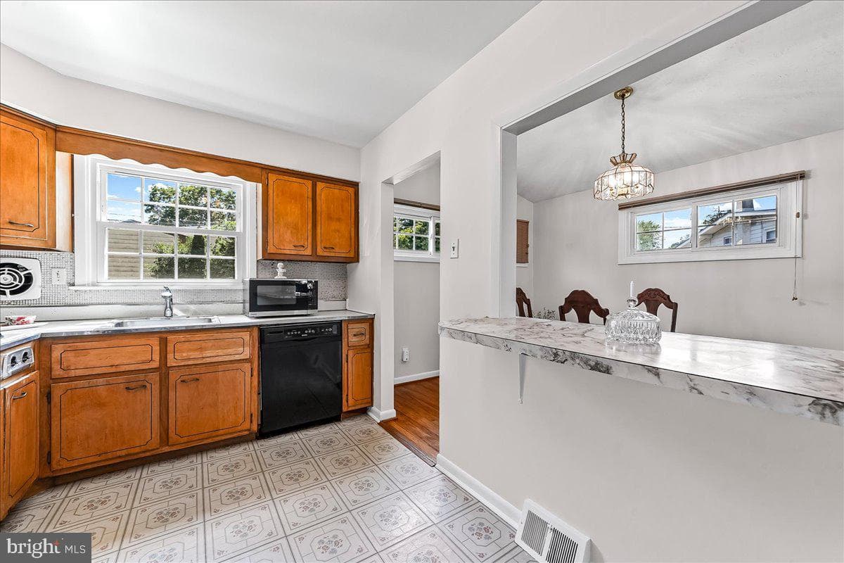 410 Lyndhurst Drive photo 13