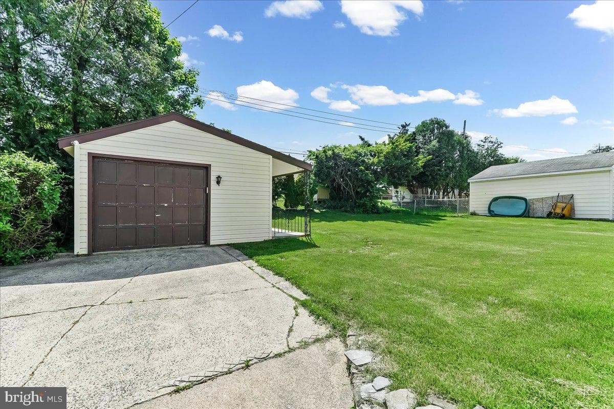 410 Lyndhurst Drive photo 26