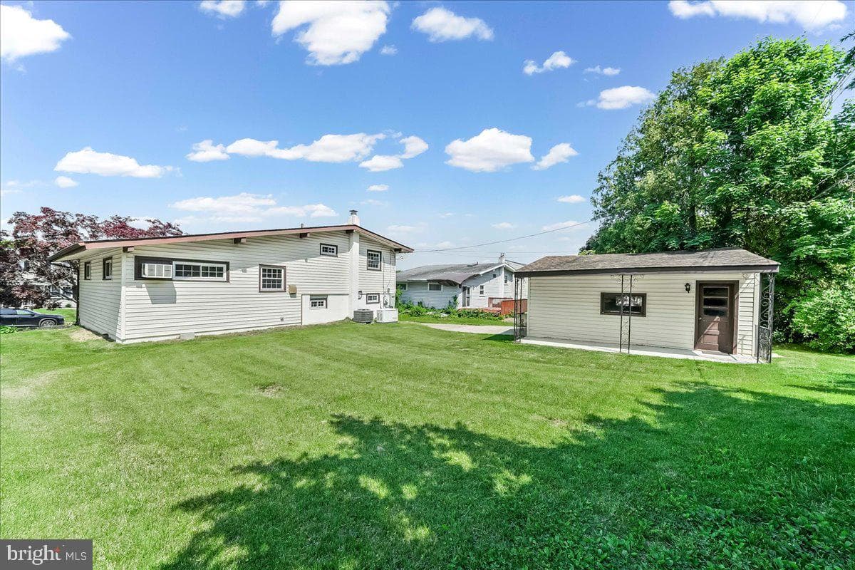 410 Lyndhurst Drive photo 28