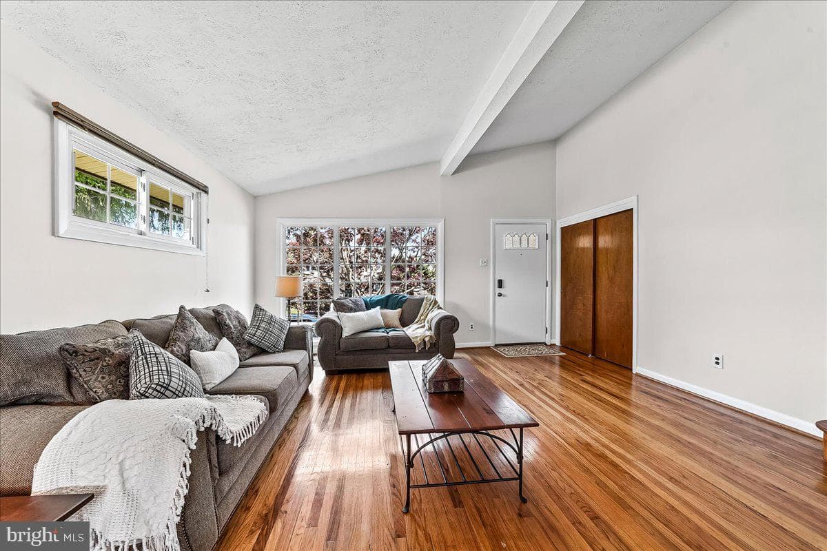 410 Lyndhurst Drive photo 7