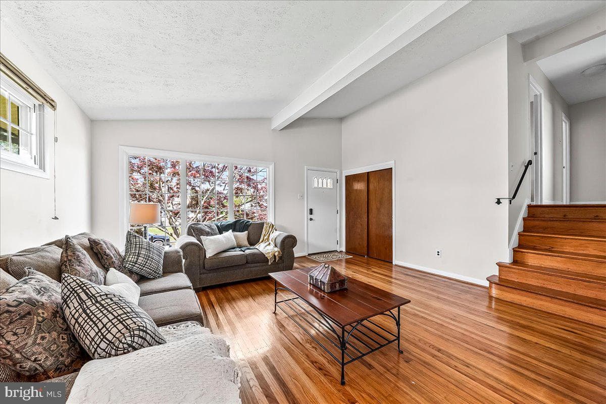 410 Lyndhurst Drive photo 8