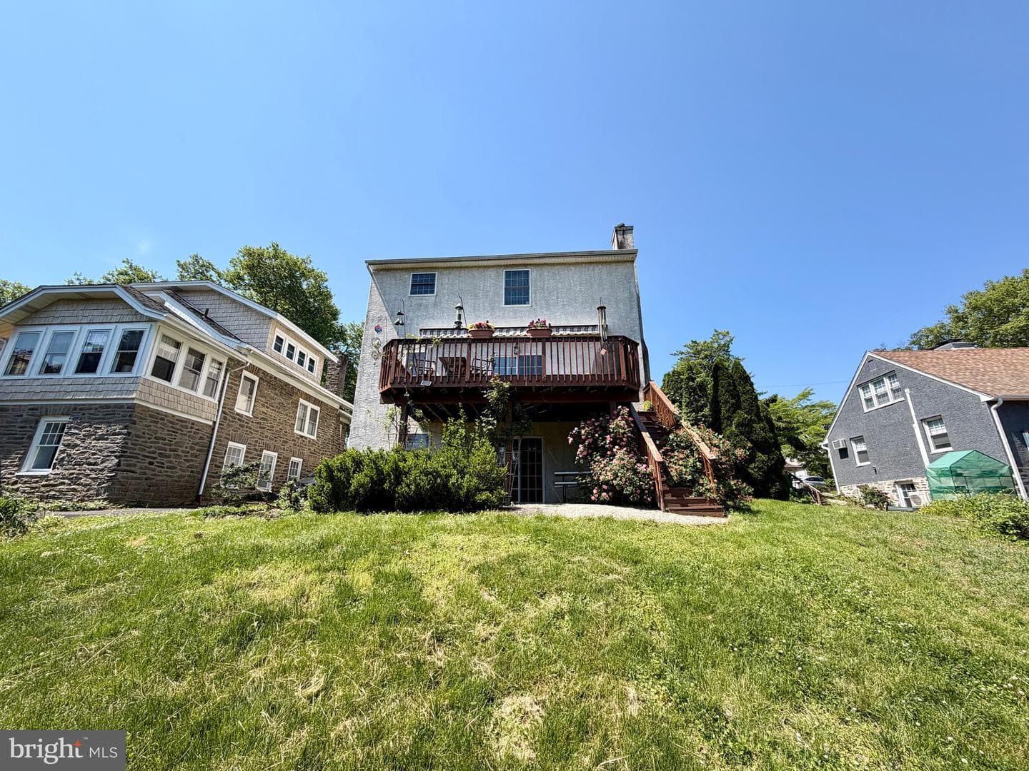 754 Lawson Avenue photo 3