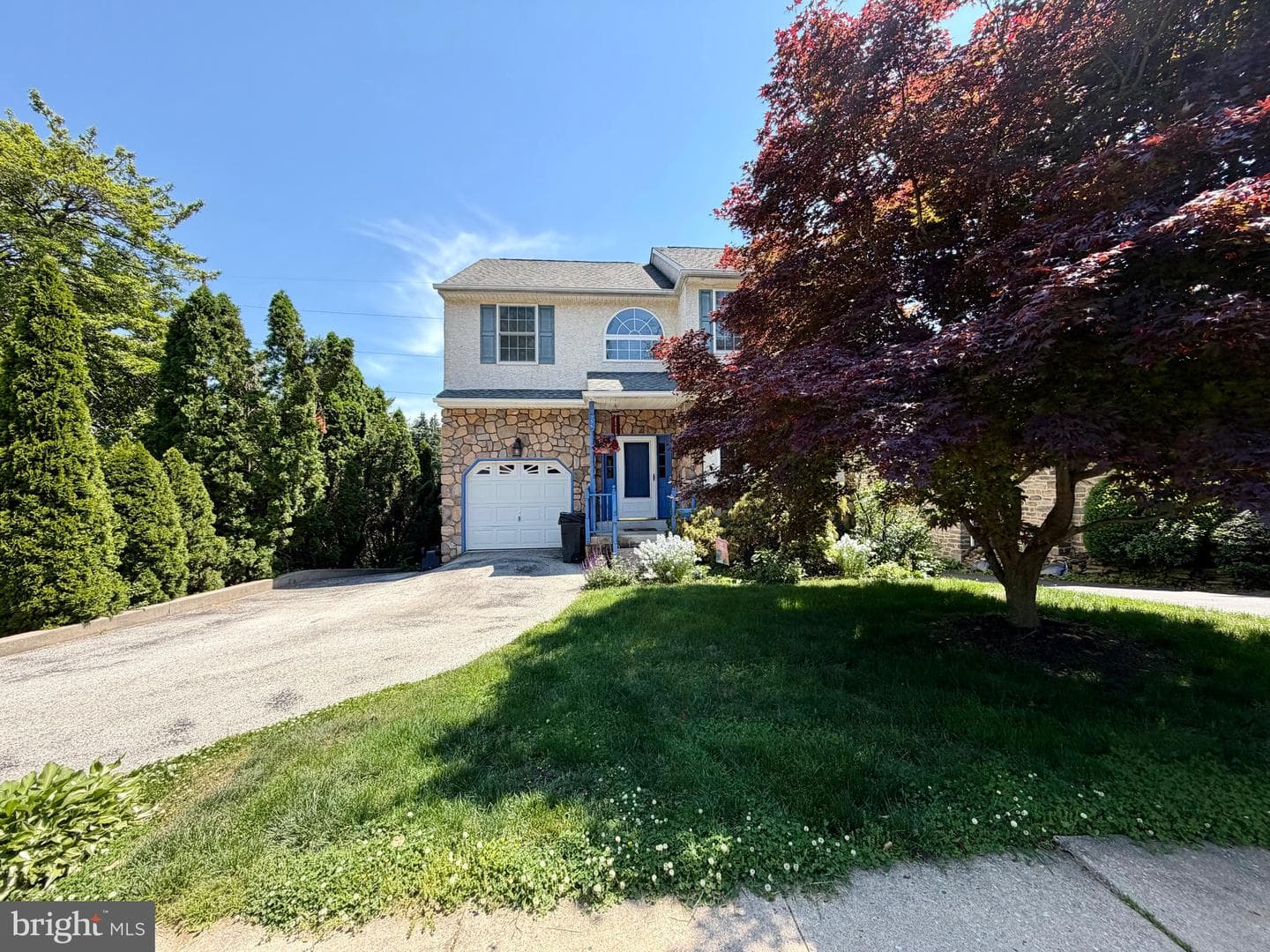 754 Lawson Avenue photo 4