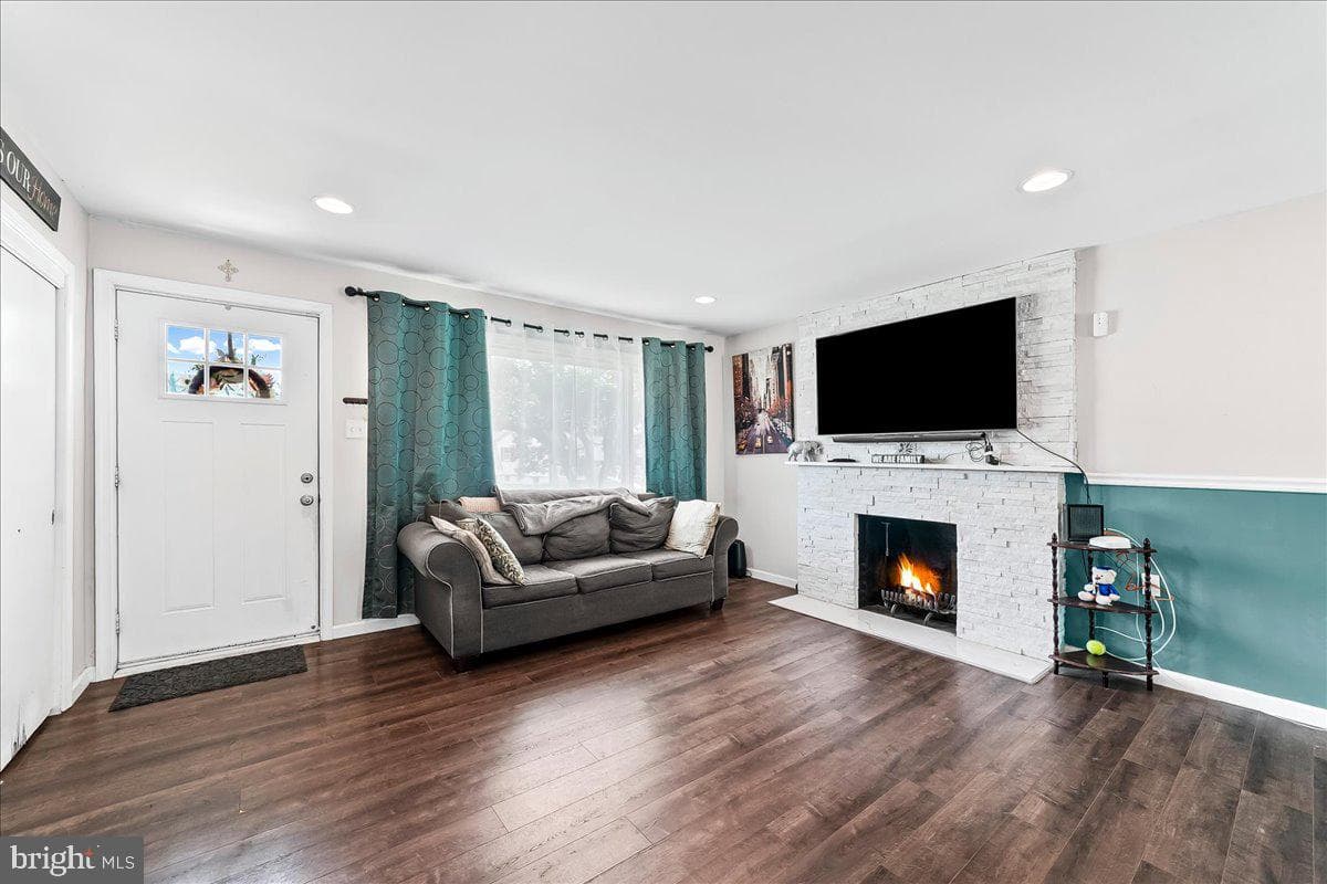 1109 Brookwood Lane photo 3