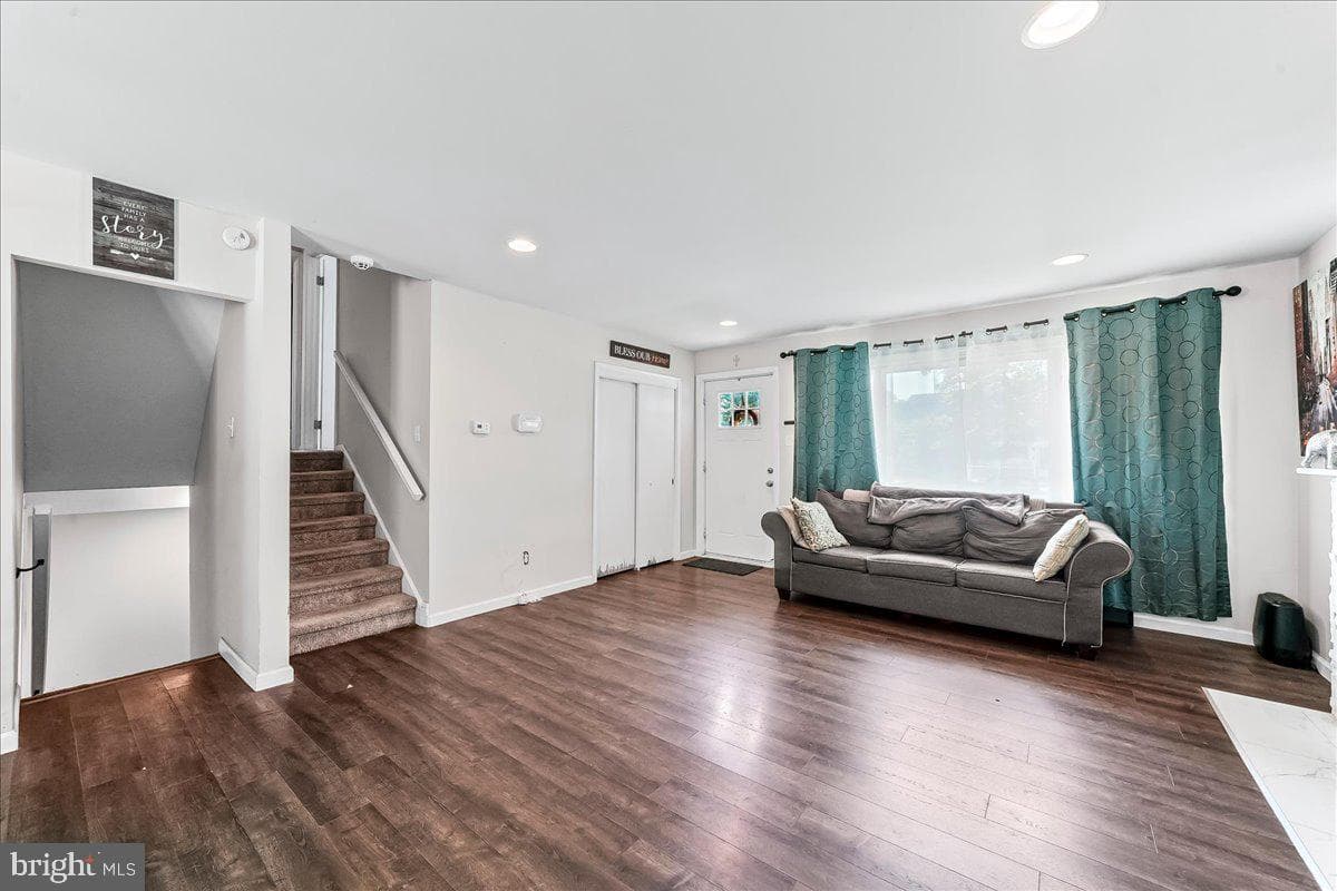 1109 Brookwood Lane photo 4