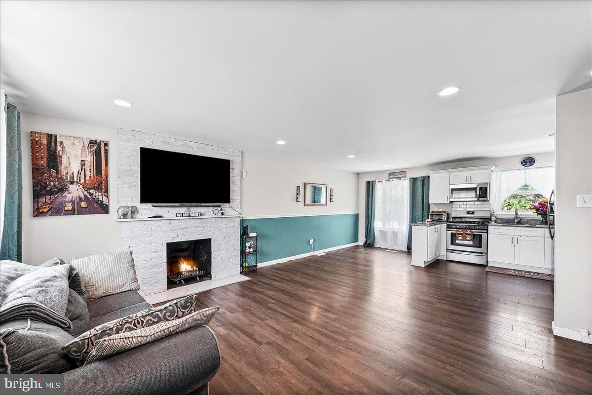 1109 Brookwood Lane photo 5