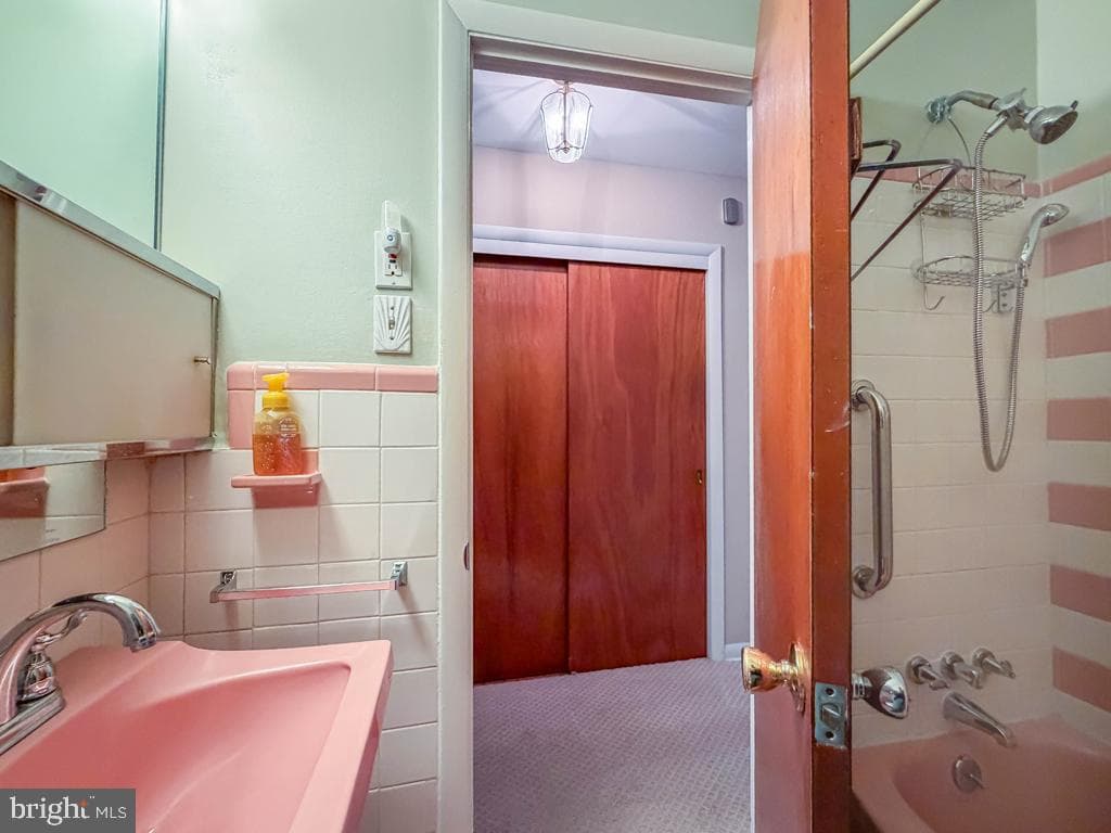 347 Beverly Boulevard photo 16