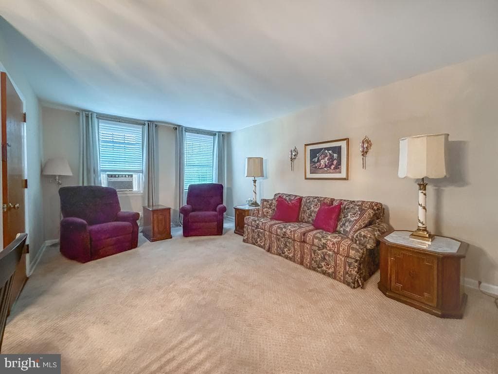 347 Beverly Boulevard photo 4