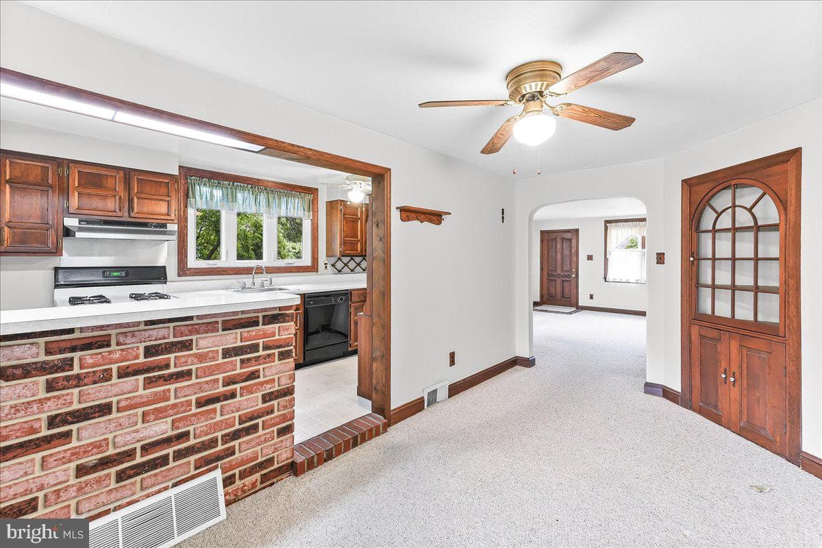 473 Westmont Drive photo 5