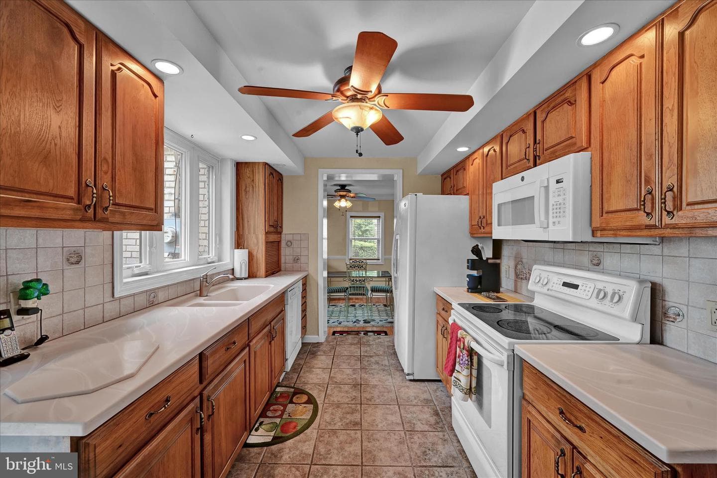 526 Argyle Road photo 14