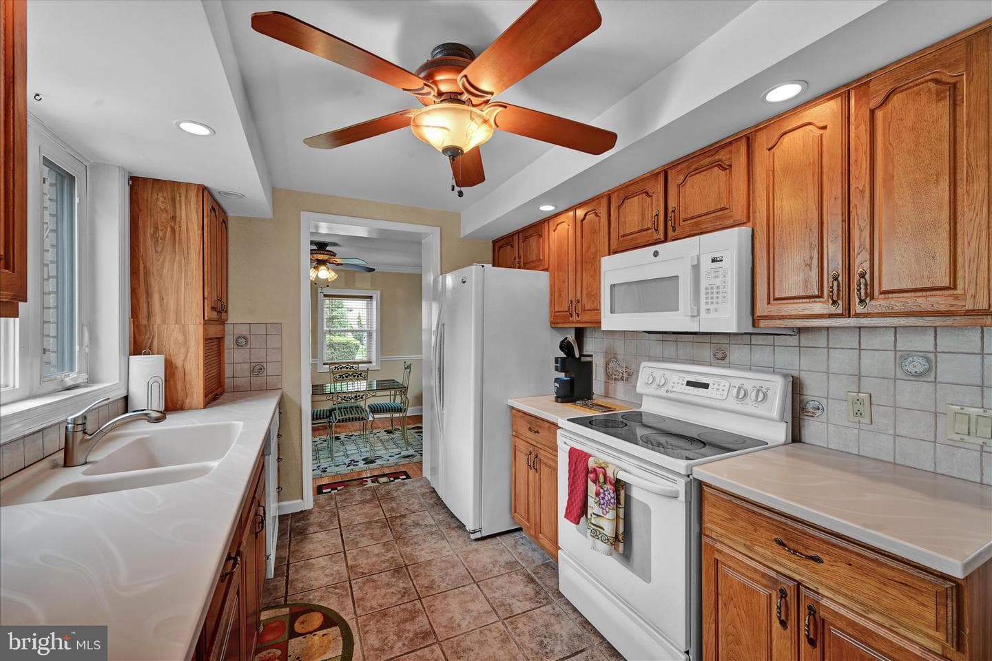 526 Argyle Road photo 15