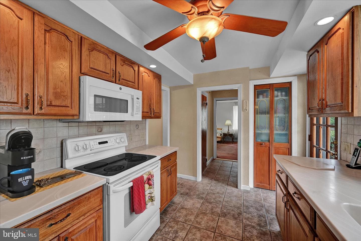 526 Argyle Road photo 16