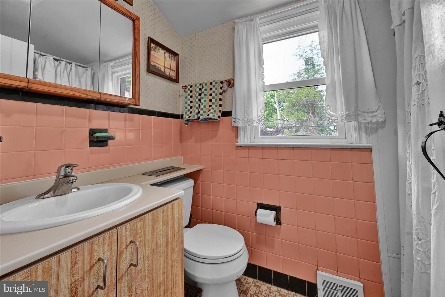 526 Argyle Road photo 25