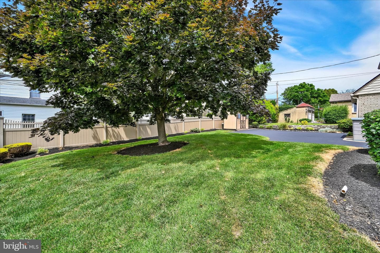 526 Argyle Road photo 33