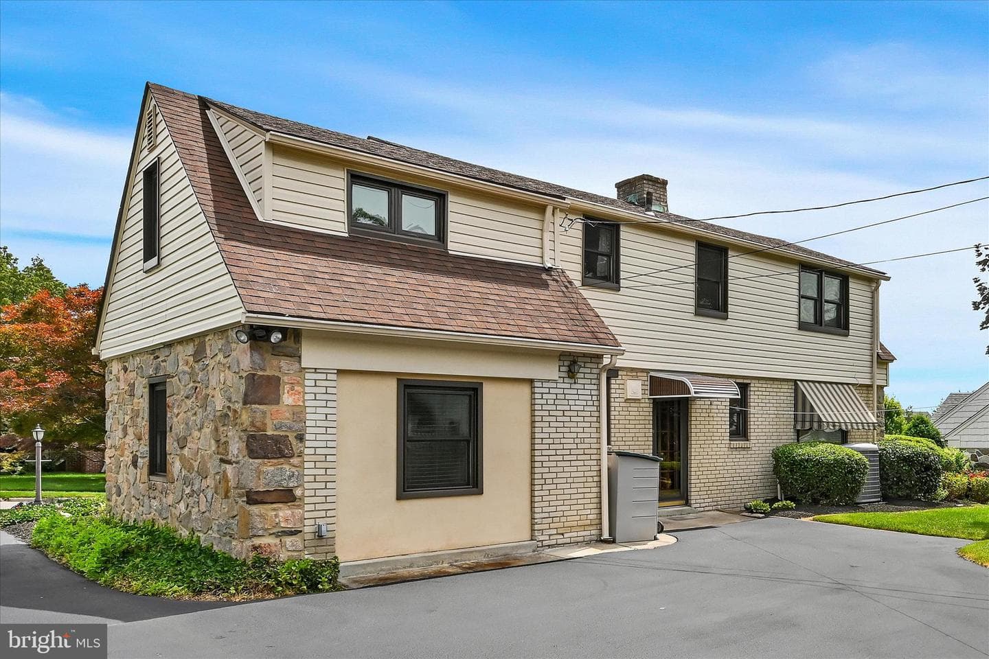 526 Argyle Road photo 37