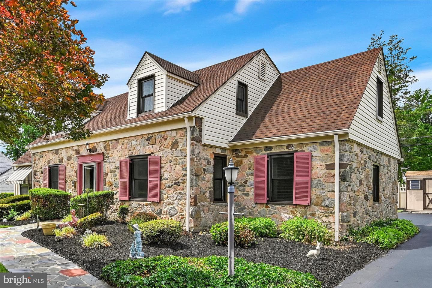 526 Argyle Road photo 4