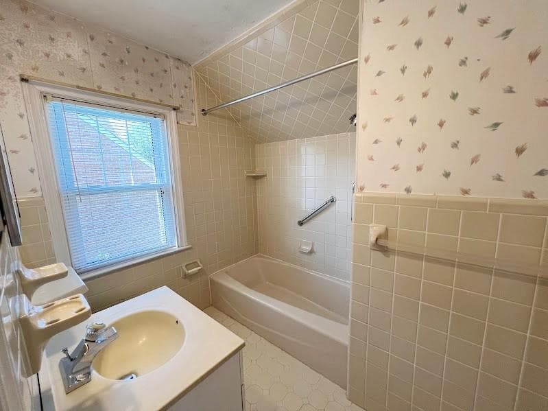310 Edgemore Road photo 18