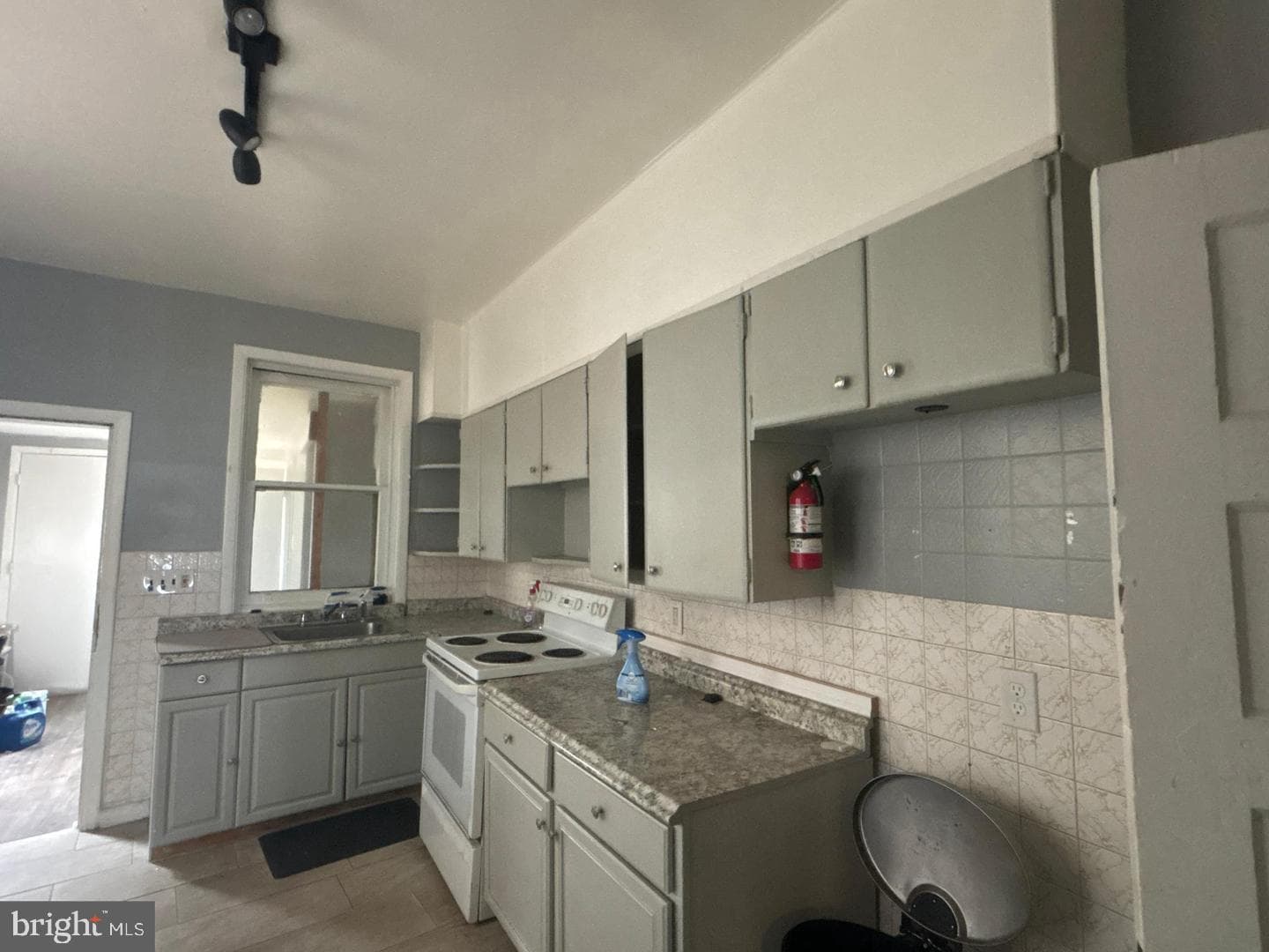 1115 E 11th Street photo 17