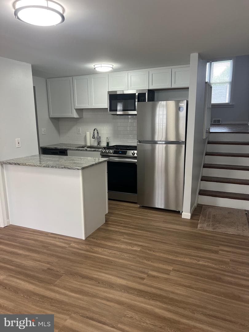 135 Ervin Avenue photo 28