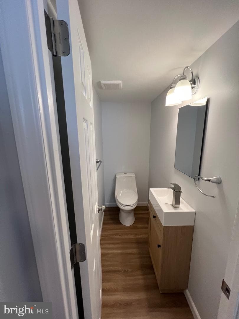 135 Ervin Avenue photo 32