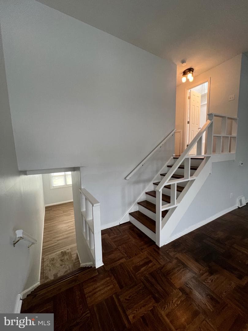 135 Ervin Avenue photo 5