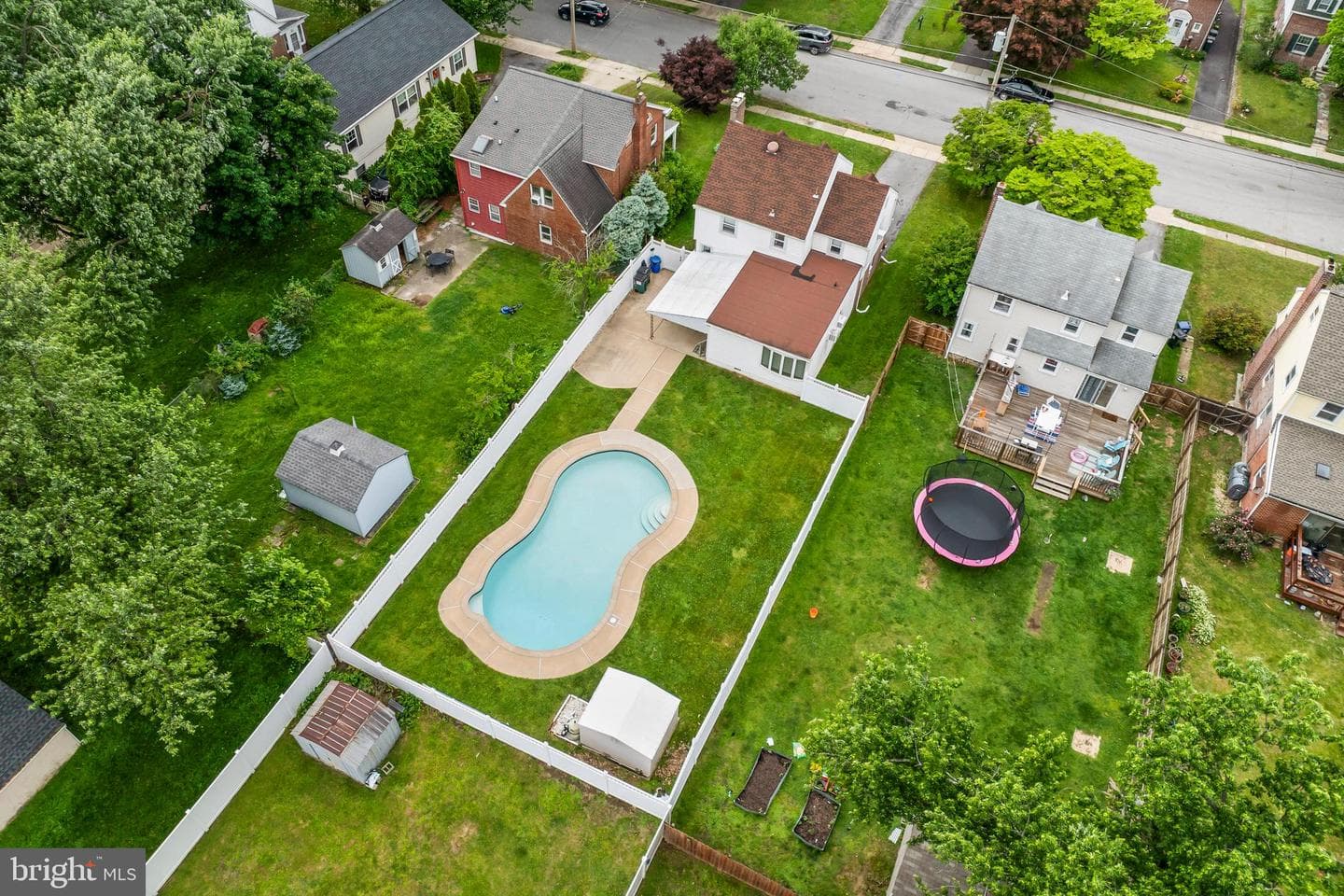 309 Hastings Avenue photo 40