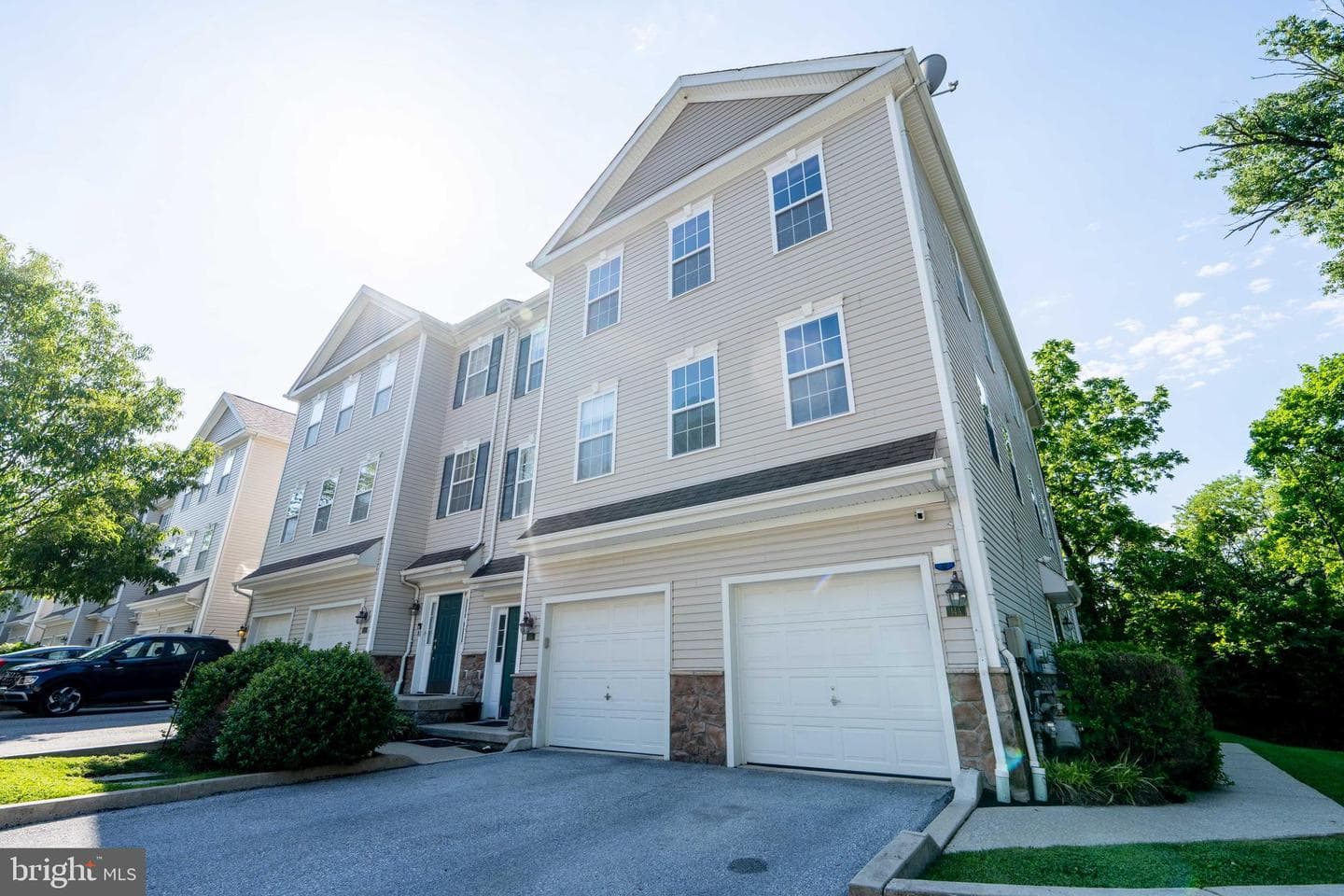 14 Hillview Cir, Lansdowne