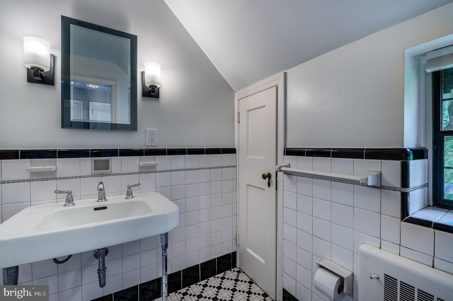 105 Stratford Road photo 23