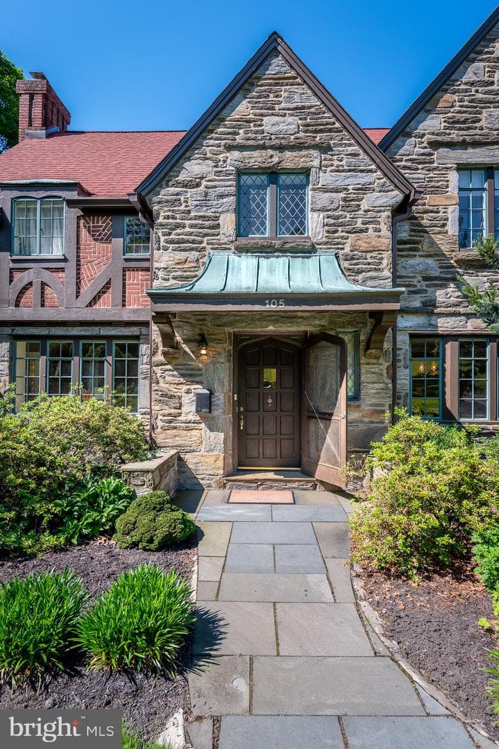 105 Stratford Road photo 4