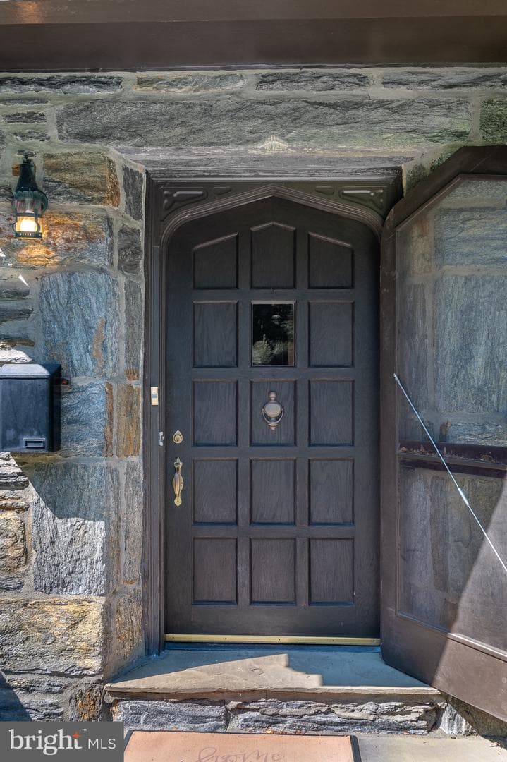 105 Stratford Road photo 8
