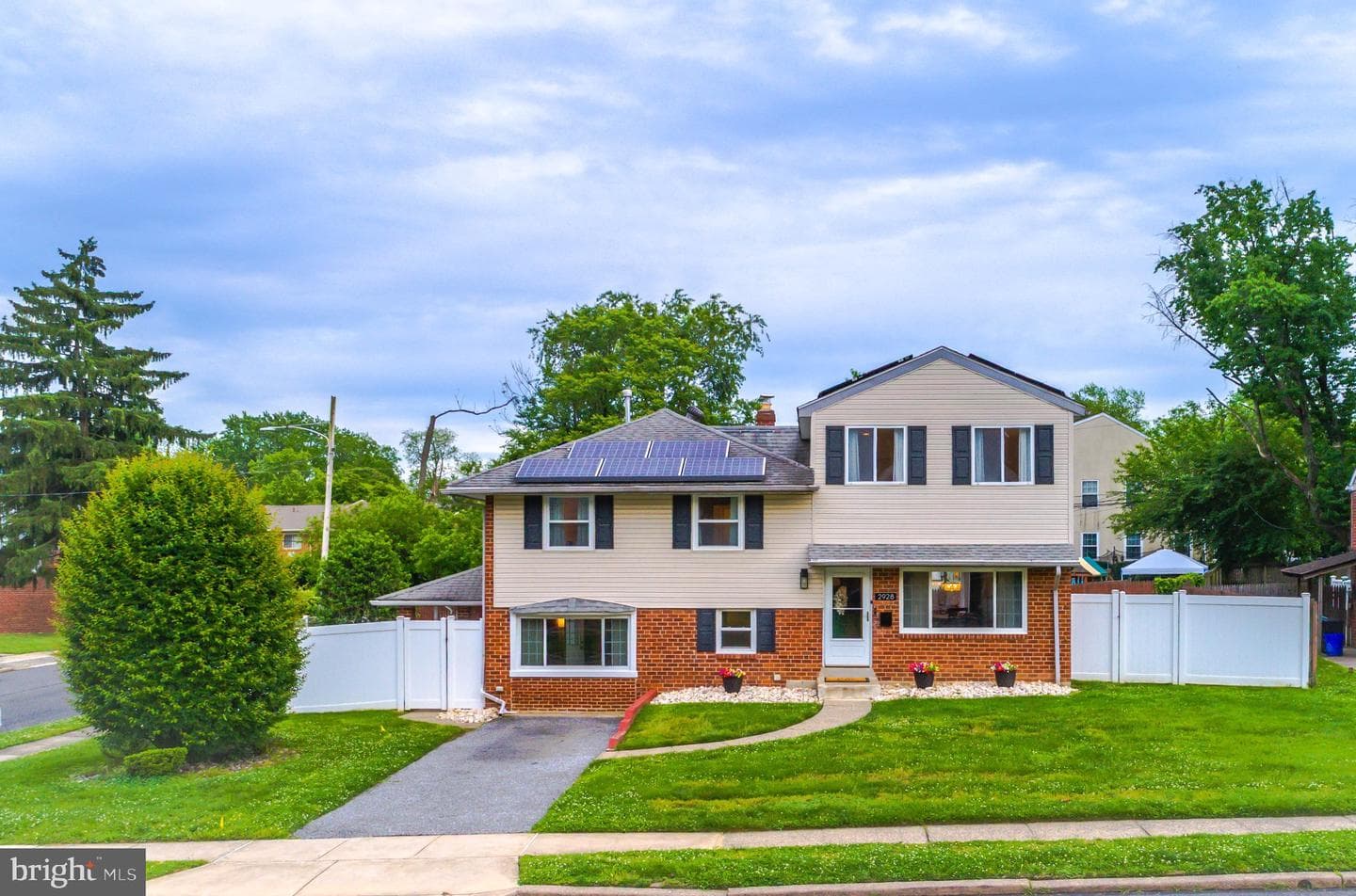 2928 Larkspur Lane, Secane
