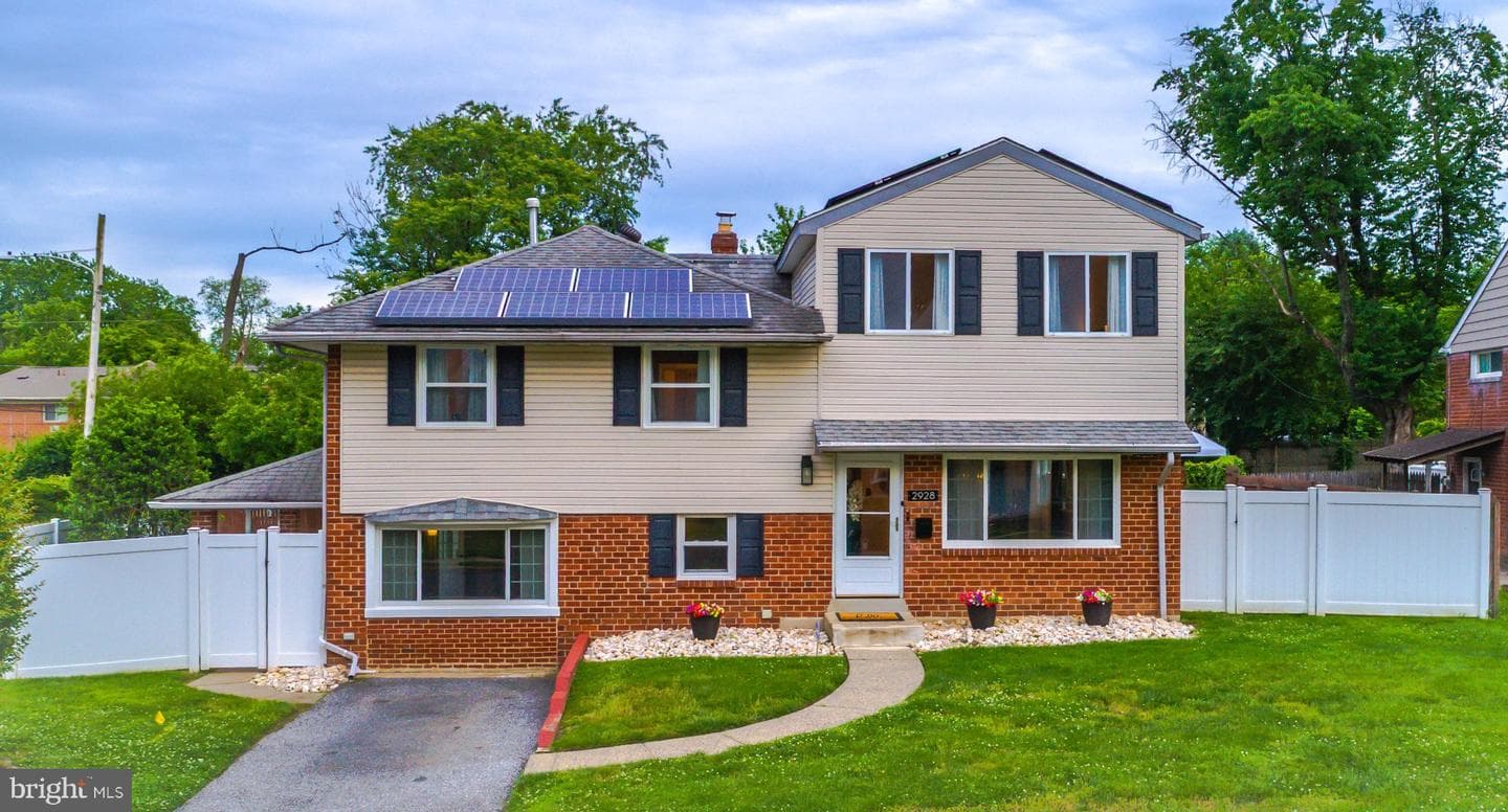 2928 Larkspur Lane, Secane