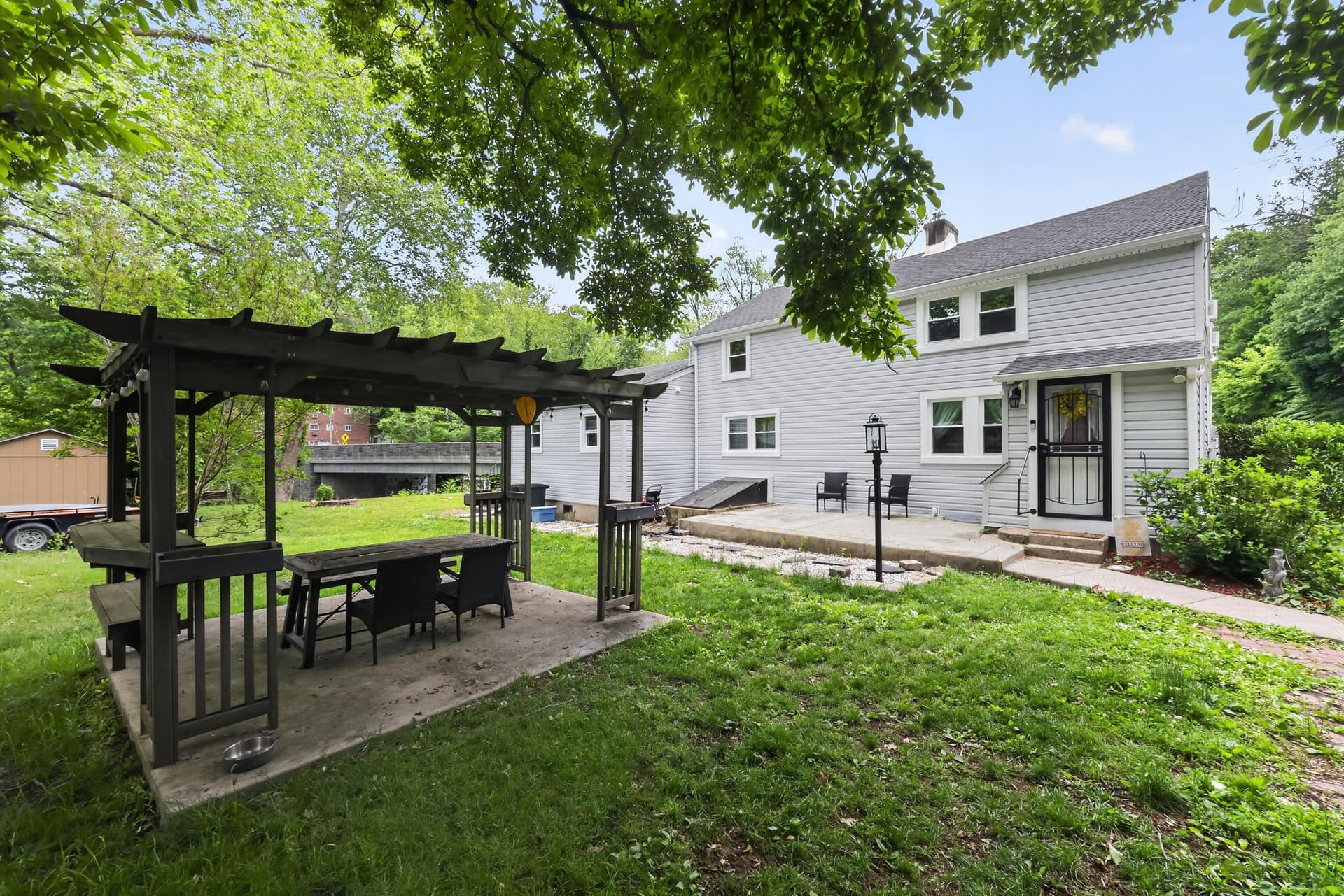 599 N Bishop Avenue, Springfield