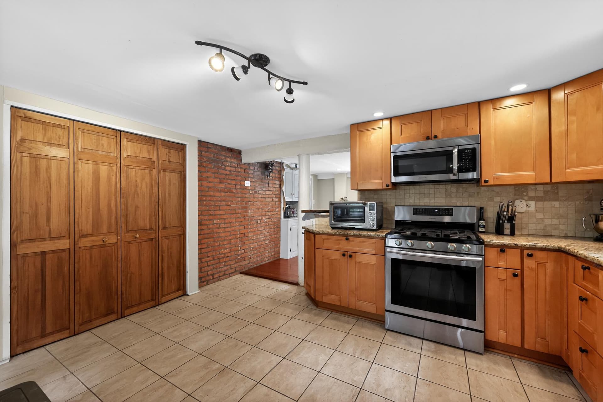 599 N Bishop Avenue photo 4