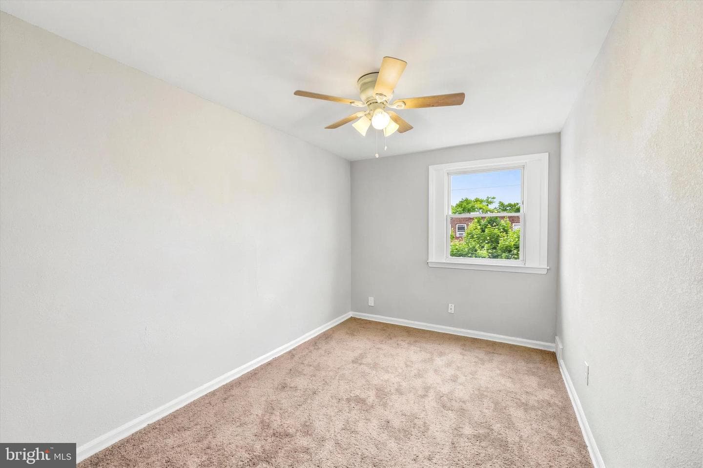 2052 Heather Road photo 12