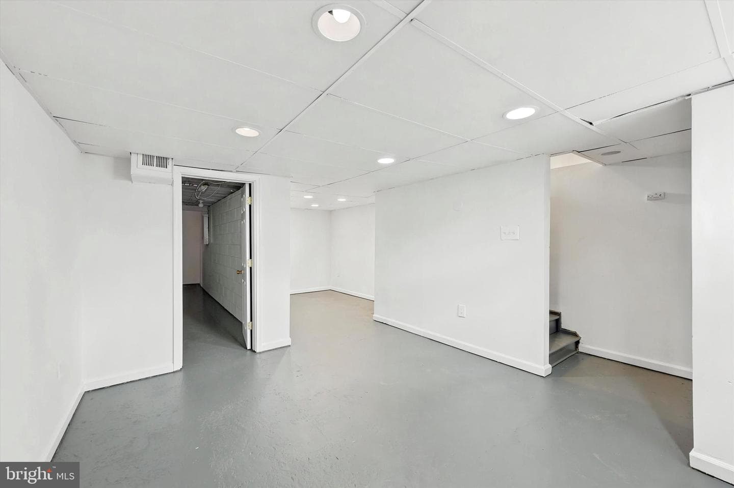 2052 Heather Road photo 15