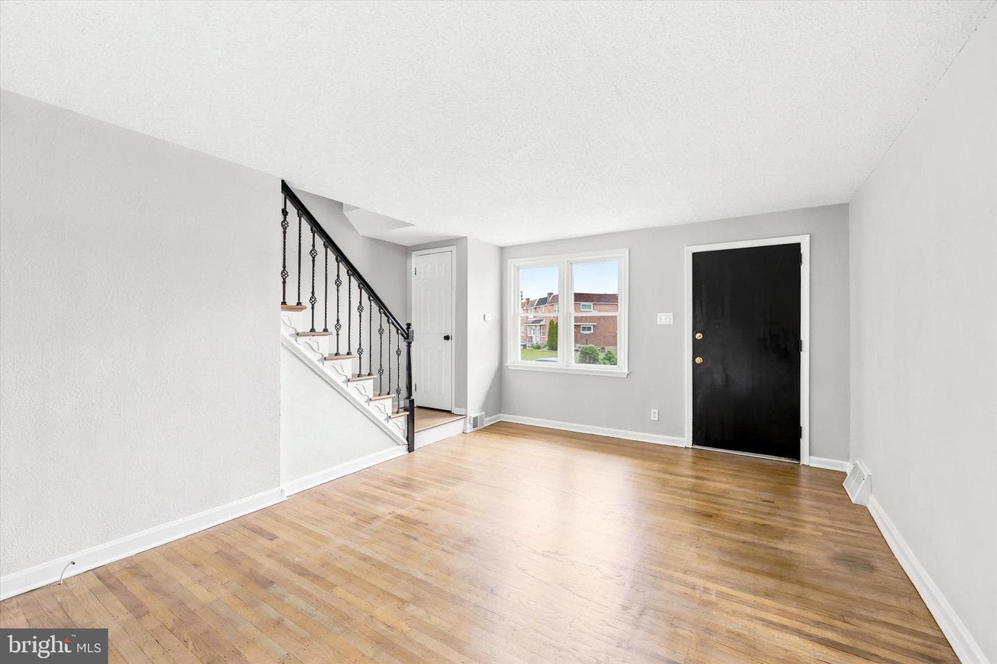 2052 Heather Road photo 3