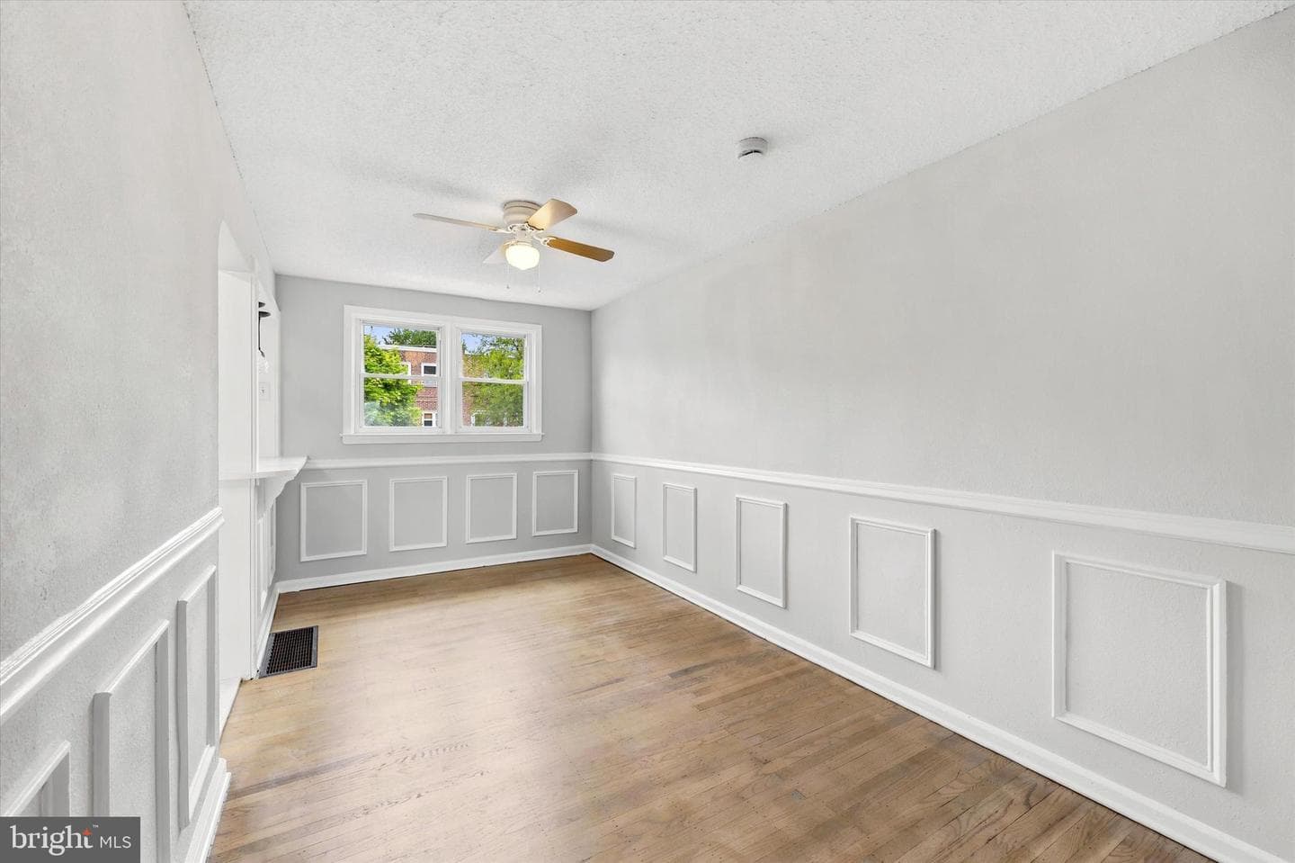 2052 Heather Road photo 6