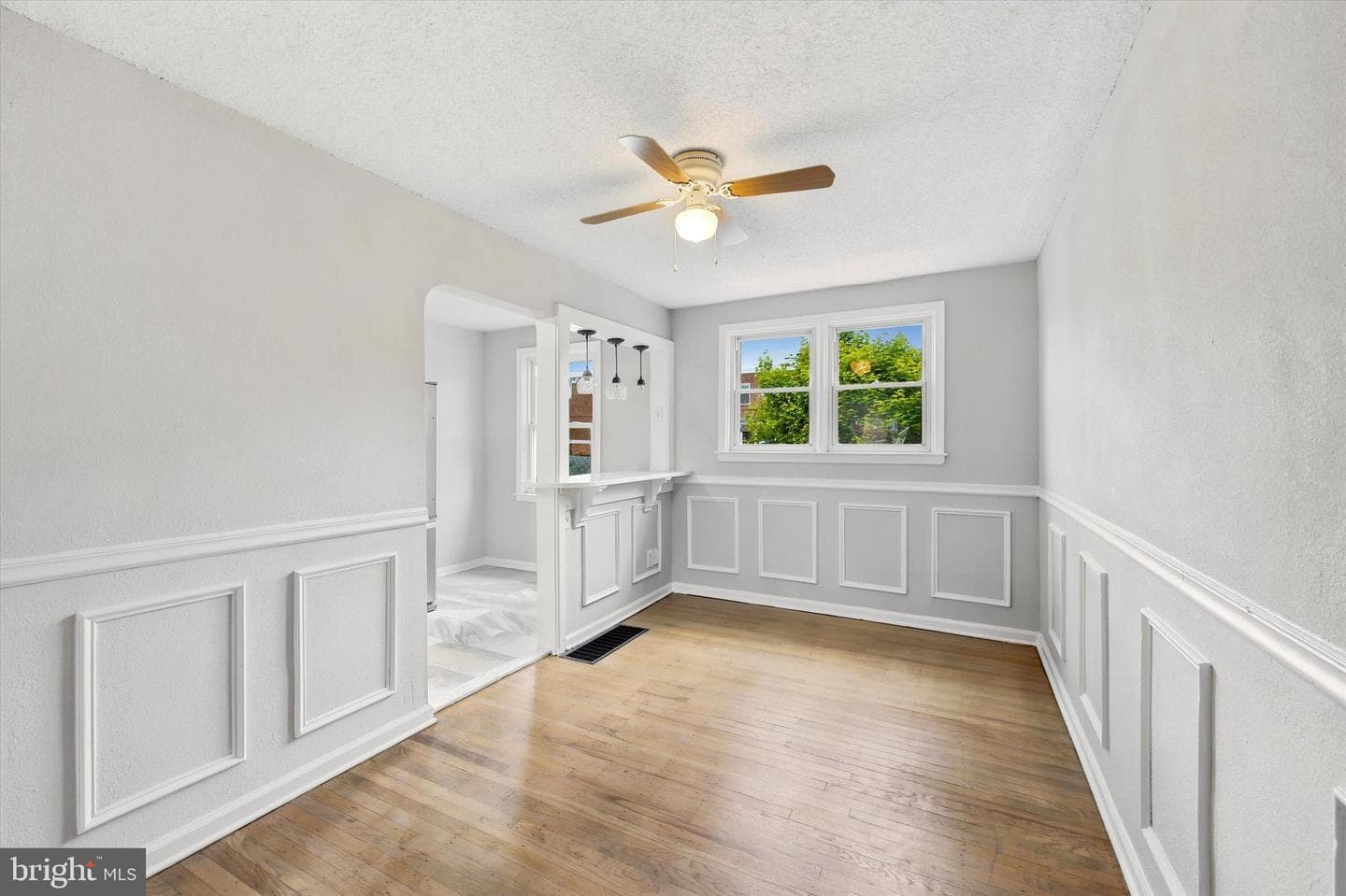 2052 Heather Road photo 7
