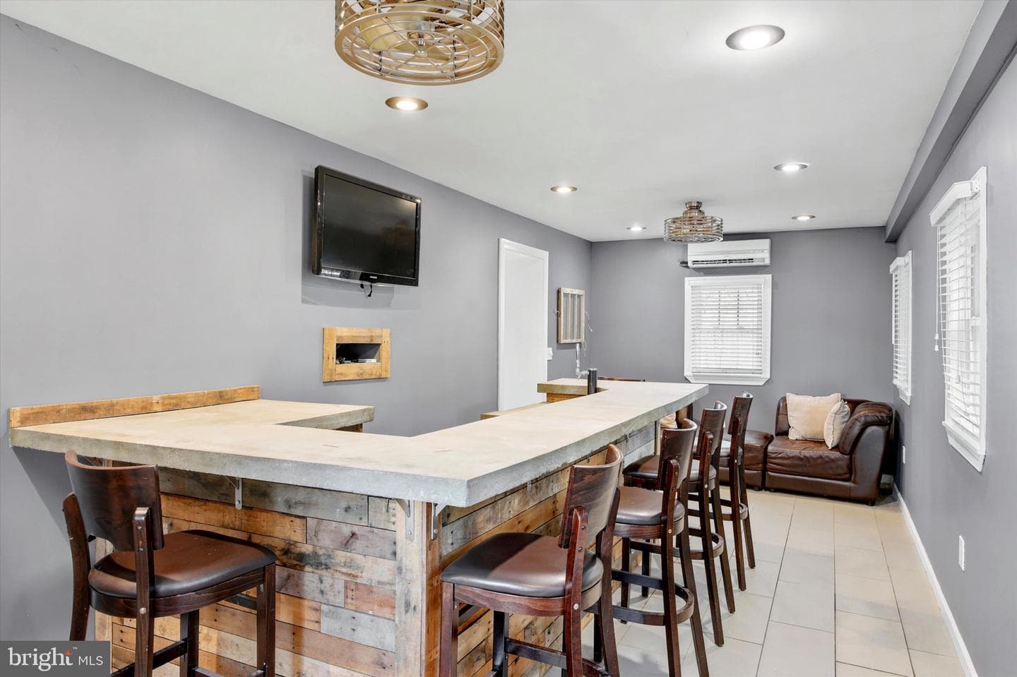 2135 Armstrong Avenue photo 8