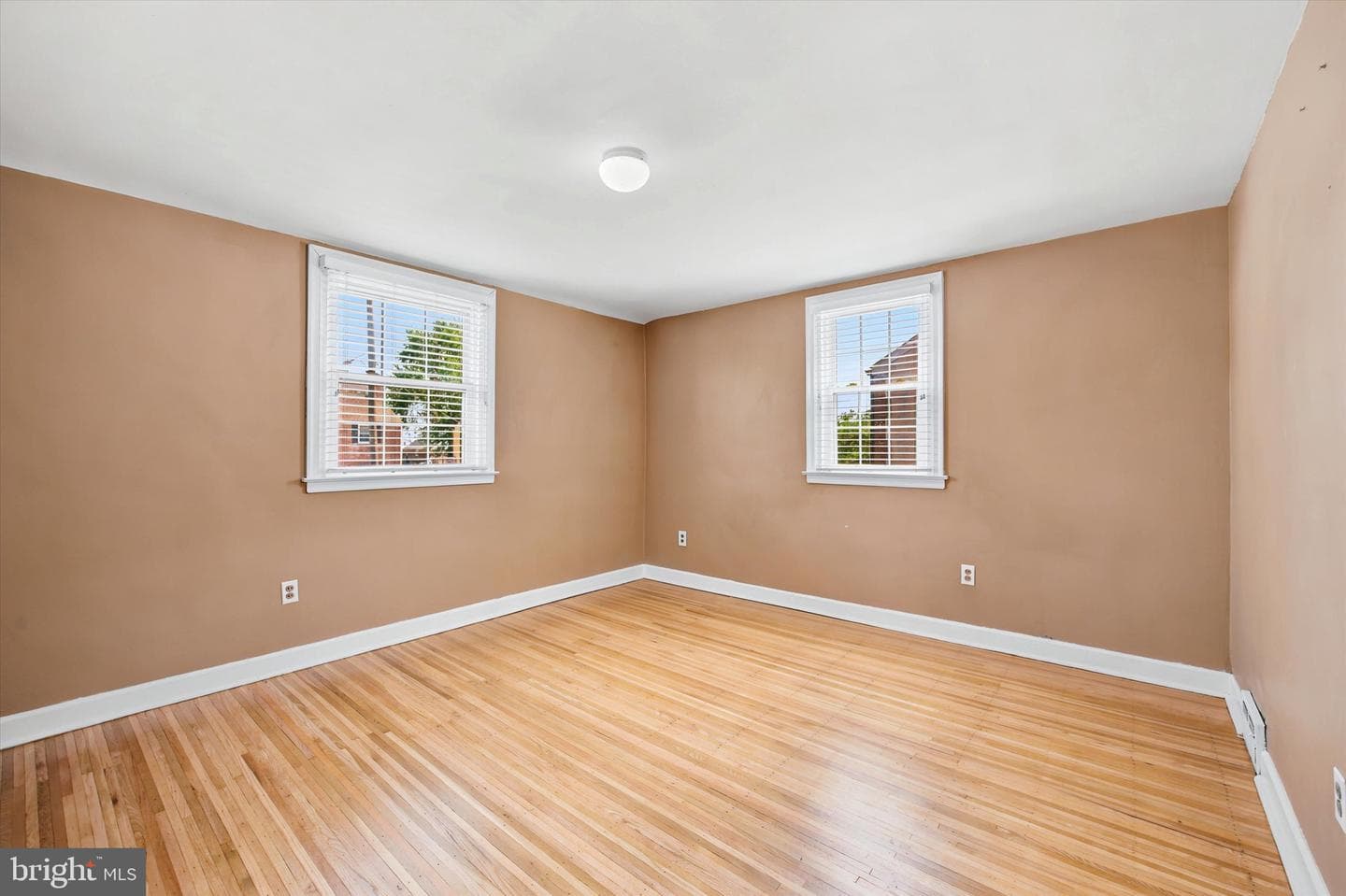 2135 Armstrong Avenue photo 9