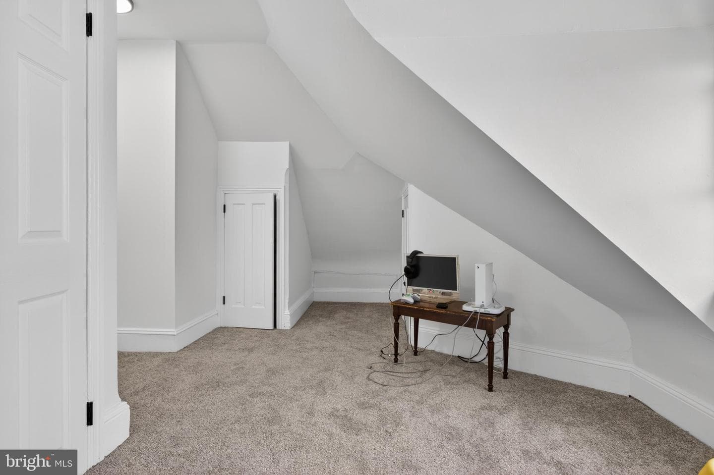 825 Andrews Avenue photo 37