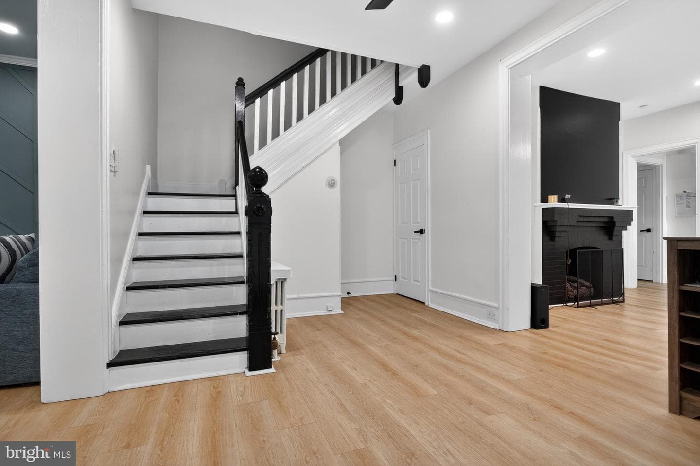 825 Andrews Avenue photo 8
