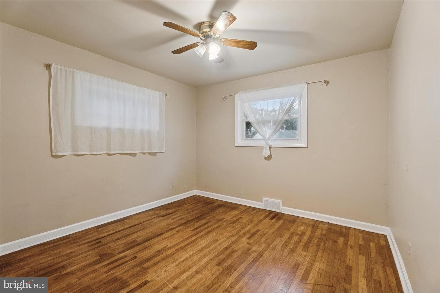 301 S New Ardmore Avenue photo 11