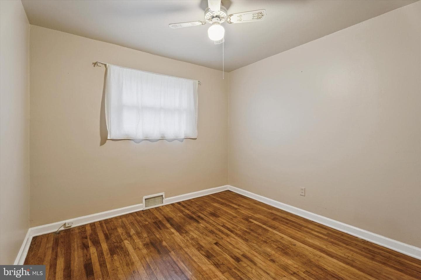 301 S New Ardmore Avenue photo 12